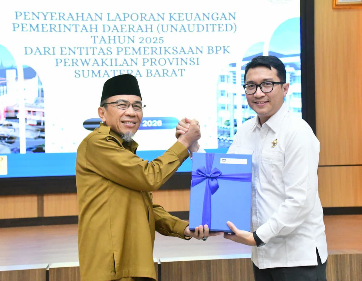 pemko-padang-serahkan-lkpsd-lebih-awal-ke-bpk-ri-sumbar