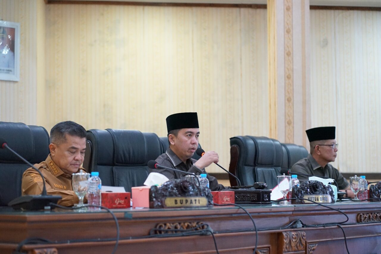 bupati-agam-paparkan-lkpj-2025,-dprd-bentuk-pansus